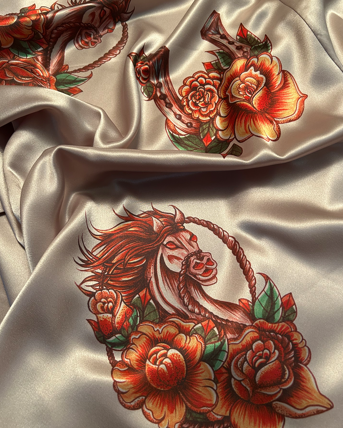 HORSES/HORSE SHOES ON SAND - SATIN (Sample)