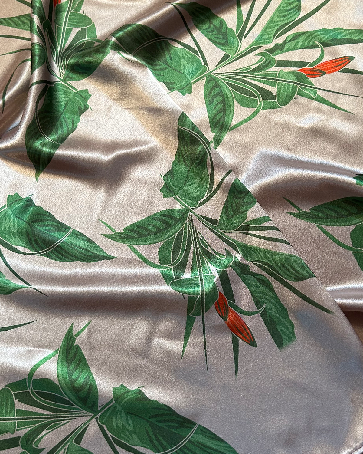 PEACE LILY ON BLUSH - SATIN