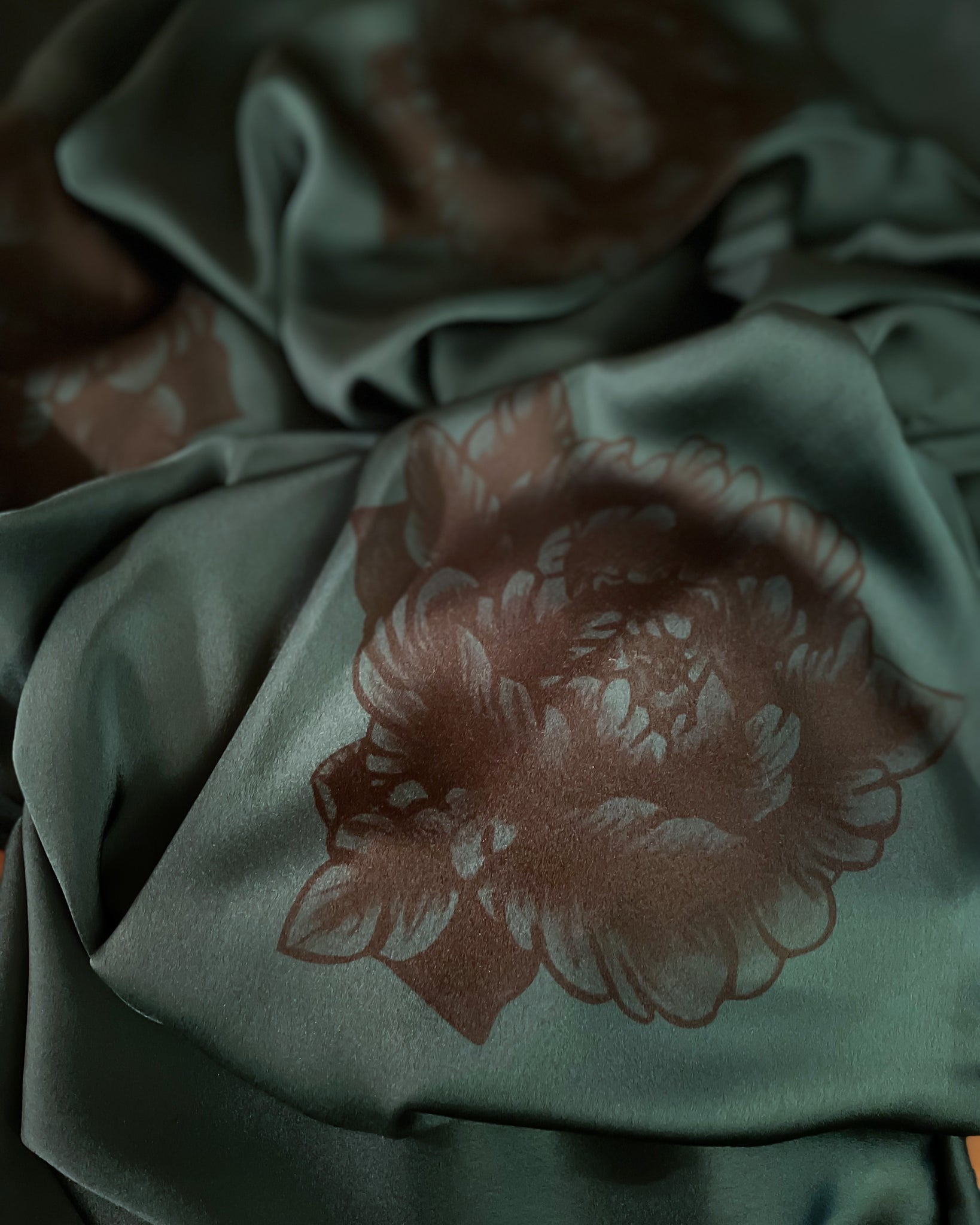 Robe (Long) - Peony on Night Forest